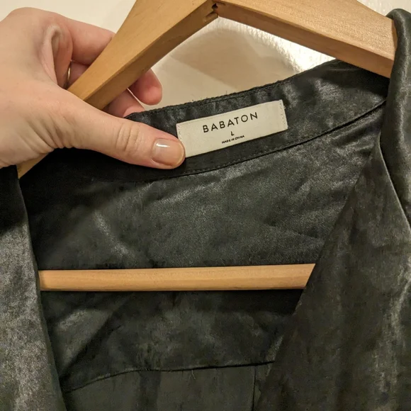 Aritzia / Babaton black blouse with white piping - Picture 8 of 8